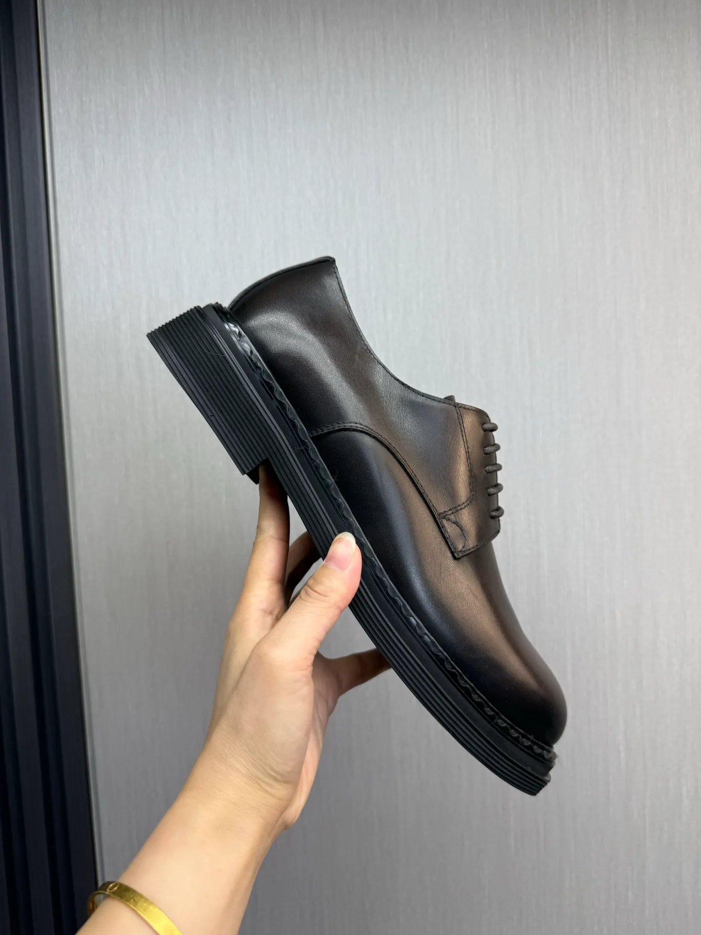 Men's shoes 💰900💰 DG. Men's casual lace-up leather shoes, the latest hot style 🔥 1:1 original purchase quality, top quality goods ⬆️The upper is imported open-edge beaded cowhide, cowhide, and cow suede. The hand-made three-dimensional stitching highlights the round toe design. The inner foot pads are all imported cowhide, with the original wear-resistant foam outsole, matching code 39-44, (38, 45 custom-made, non-returnable)